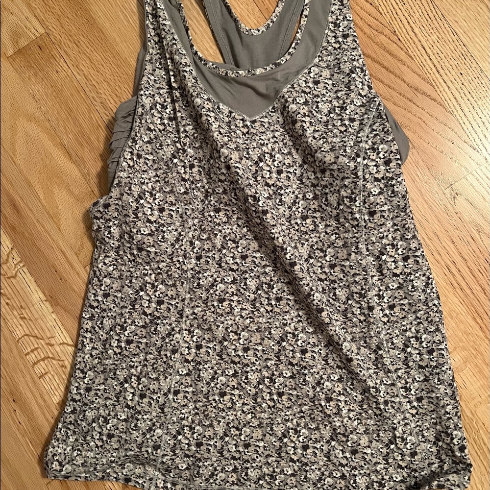 Lululemon like new grey floral tank w built in sports bra